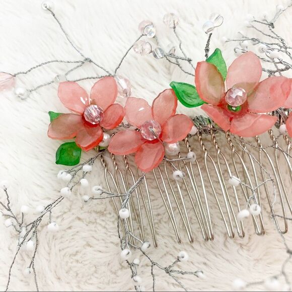 Branching floral bridal hair comb main image 4